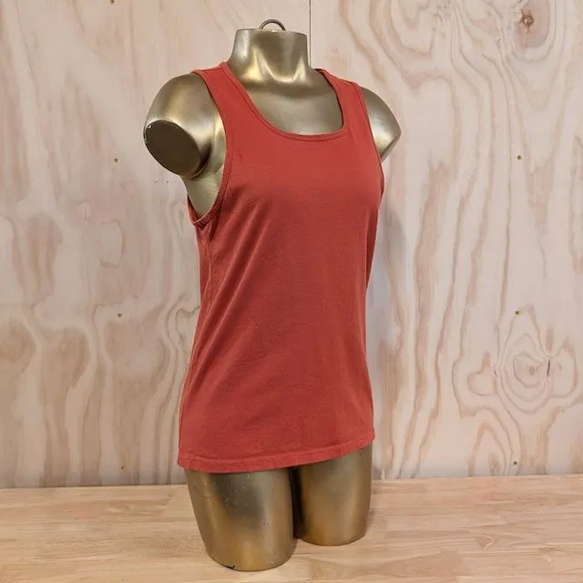 Women's (Unisex) 100% cotton athletic tank top singlet in Rust (Brick Red), Made in USA by Runyon, for running, hiking, gym workouts and training